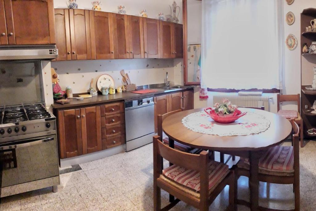 Ampio APPARTAMENTO VICINO AL CENTRO DI TREVISO, PARCHEGGIO GRATUITO Exterior foto